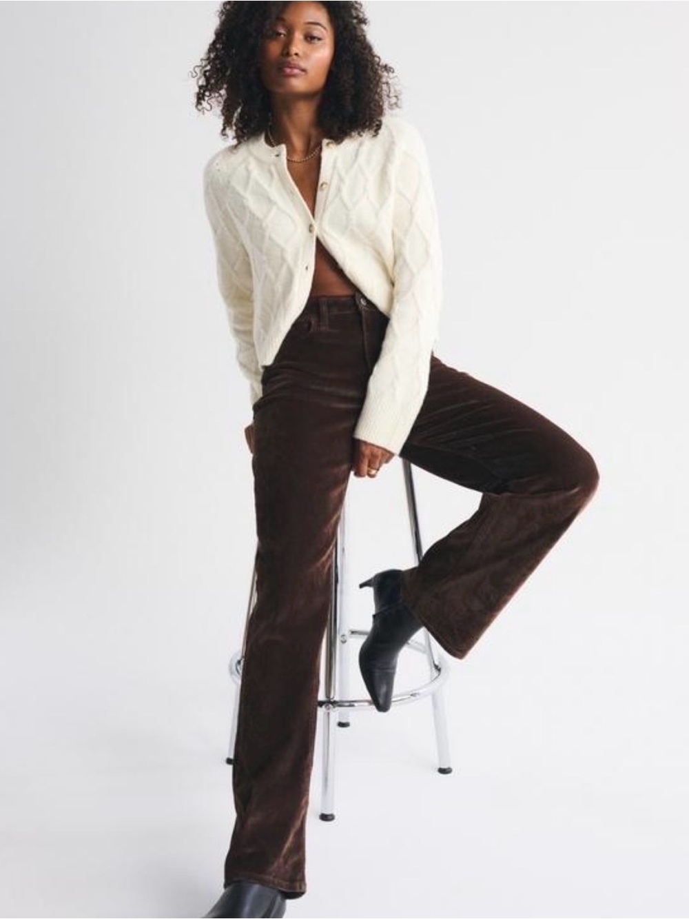 NWT Abercrombie 90’s Relaxed High Rise Velvet Flocked Brown Jeans 26 Short